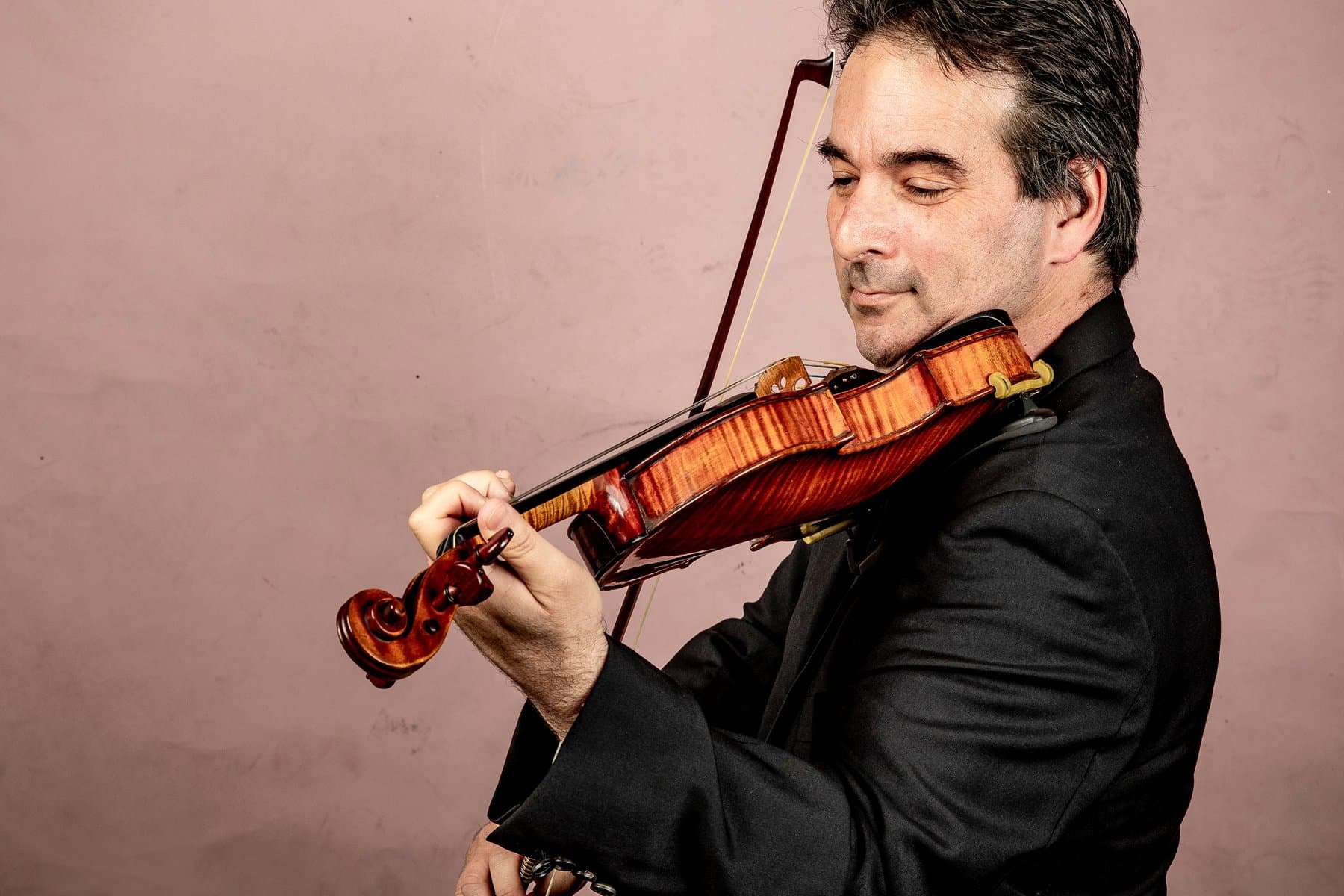 Eyal Kless playing the violin